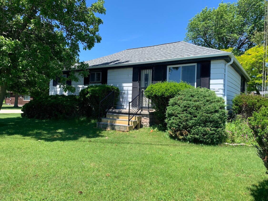 4124 Memorial Dr, Two Rivers, WI 54241 House Rental in Two Rivers, WI