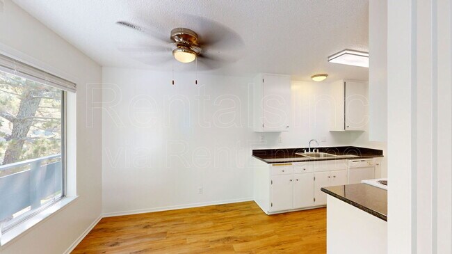 Foto del edificio - 827 Las Gallinas Ave