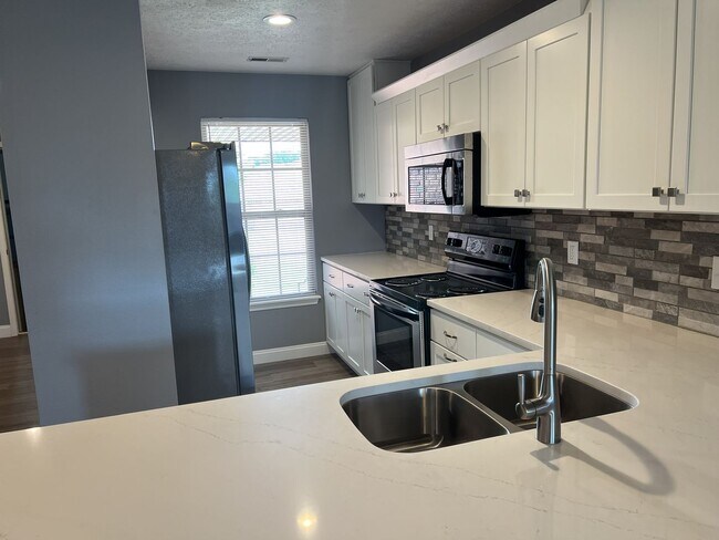 Building Photo - Fabulous Patio Home!