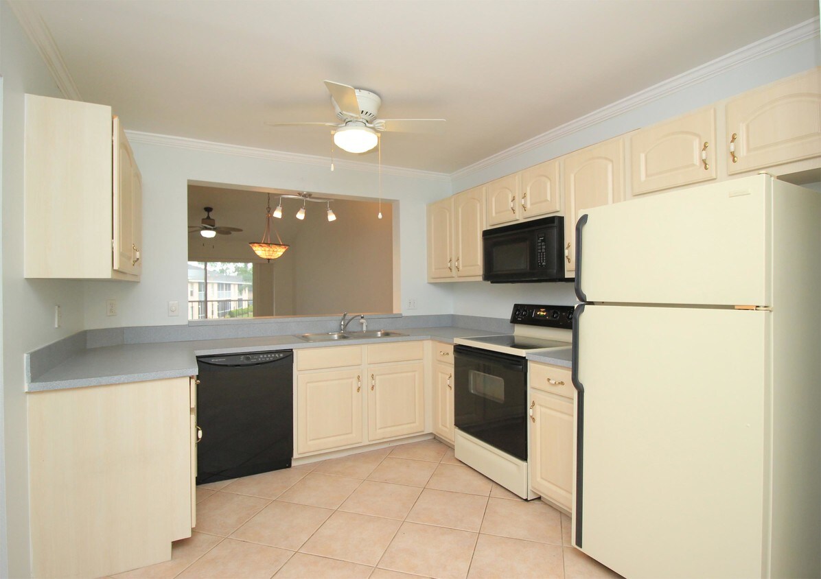 1330 Derbyshire Ct, Naples, FL 34116 Townhouse for Rent in Naples, FL