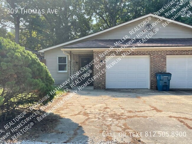 Foto del edificio - North side Duplex With Attached Garage