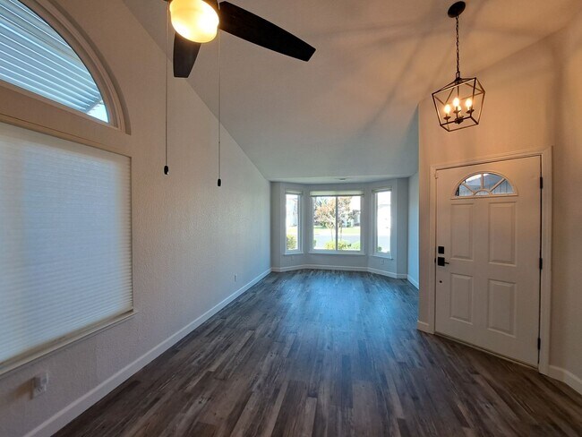 Foto del edificio - Absolutely Stunning Home in Browns Valley!