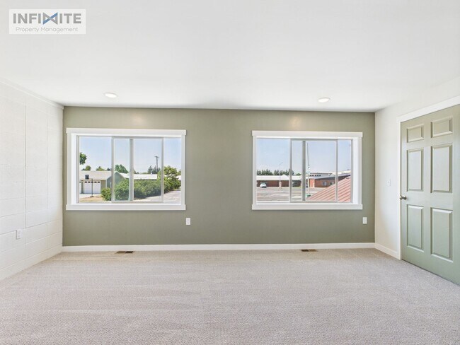 Foto del edificio - Bright and Airy Two Bedroom