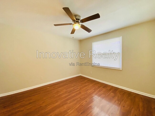 Foto del edificio - 5111 Curry Ford Rd