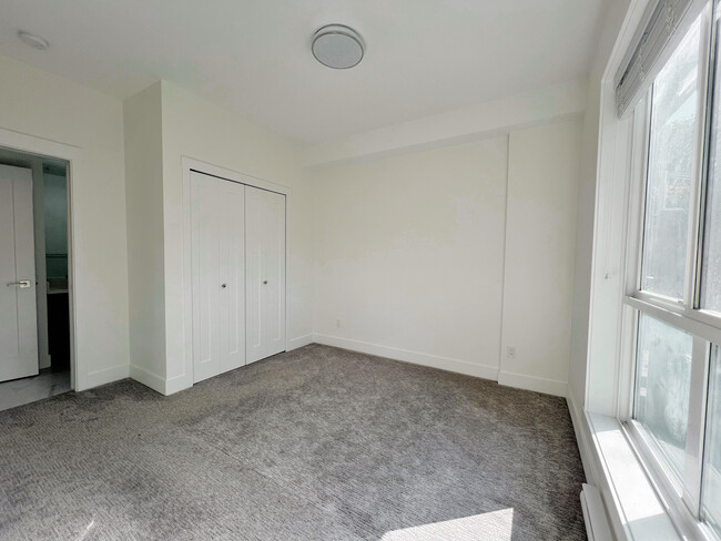Building Photo - 9689 140 St