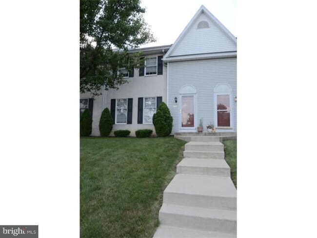 Building Photo - 2804 Hampton Ln