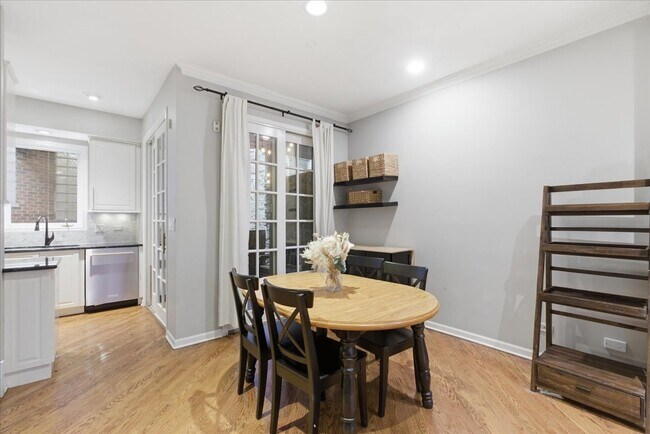 Foto del edificio - 2140 N Winchester Ave