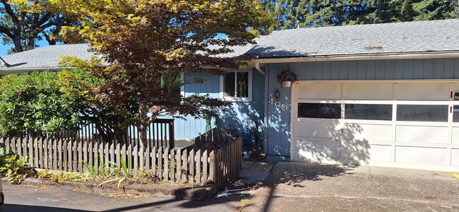 Building Photo - Charming Single Family Home -400 N 9th Phi...