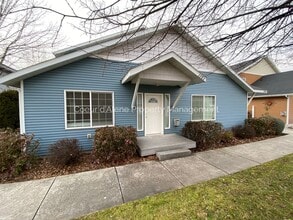 Building Photo - 1101 N Forsythia Cir