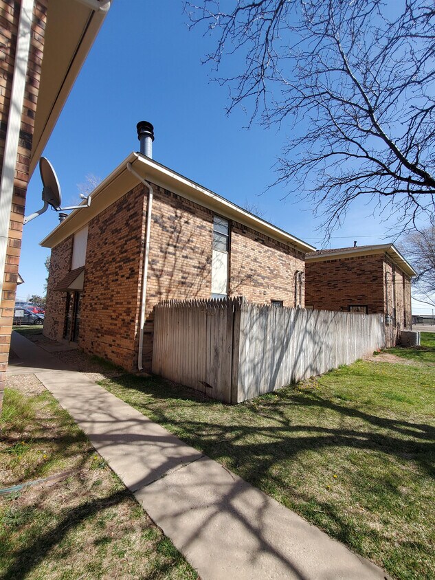 Primary Photo - 3610 Hawthorne Dr