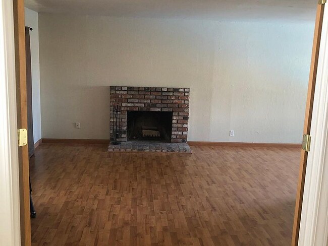Building Photo - 112 Asbury Dr