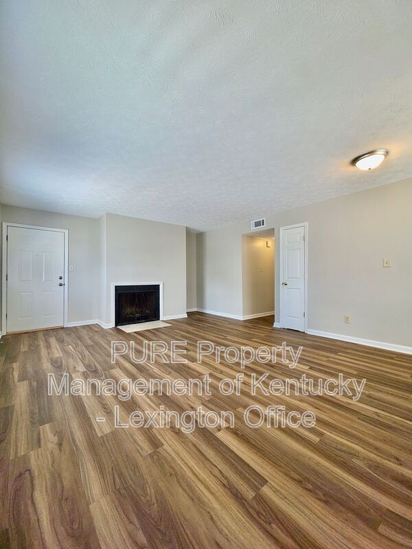 Foto del edificio - 3772 Camelot Dr