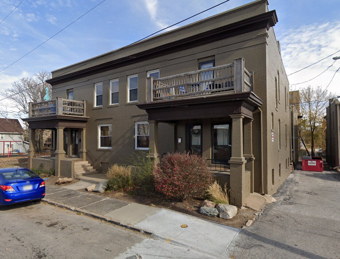 Foto principal - Available Now!- Spacious Two Bedroom!