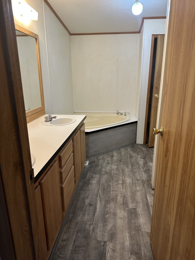 Foto del edificio - 690 Walnut Ct