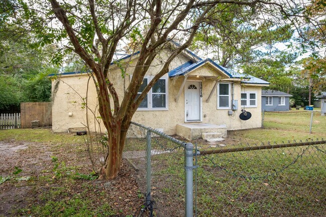 Foto del edificio - 12716 Gillespie Ave