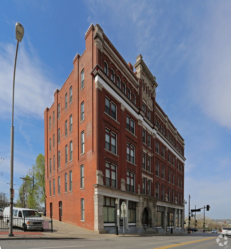 Primary Photo - 523 W 12th St