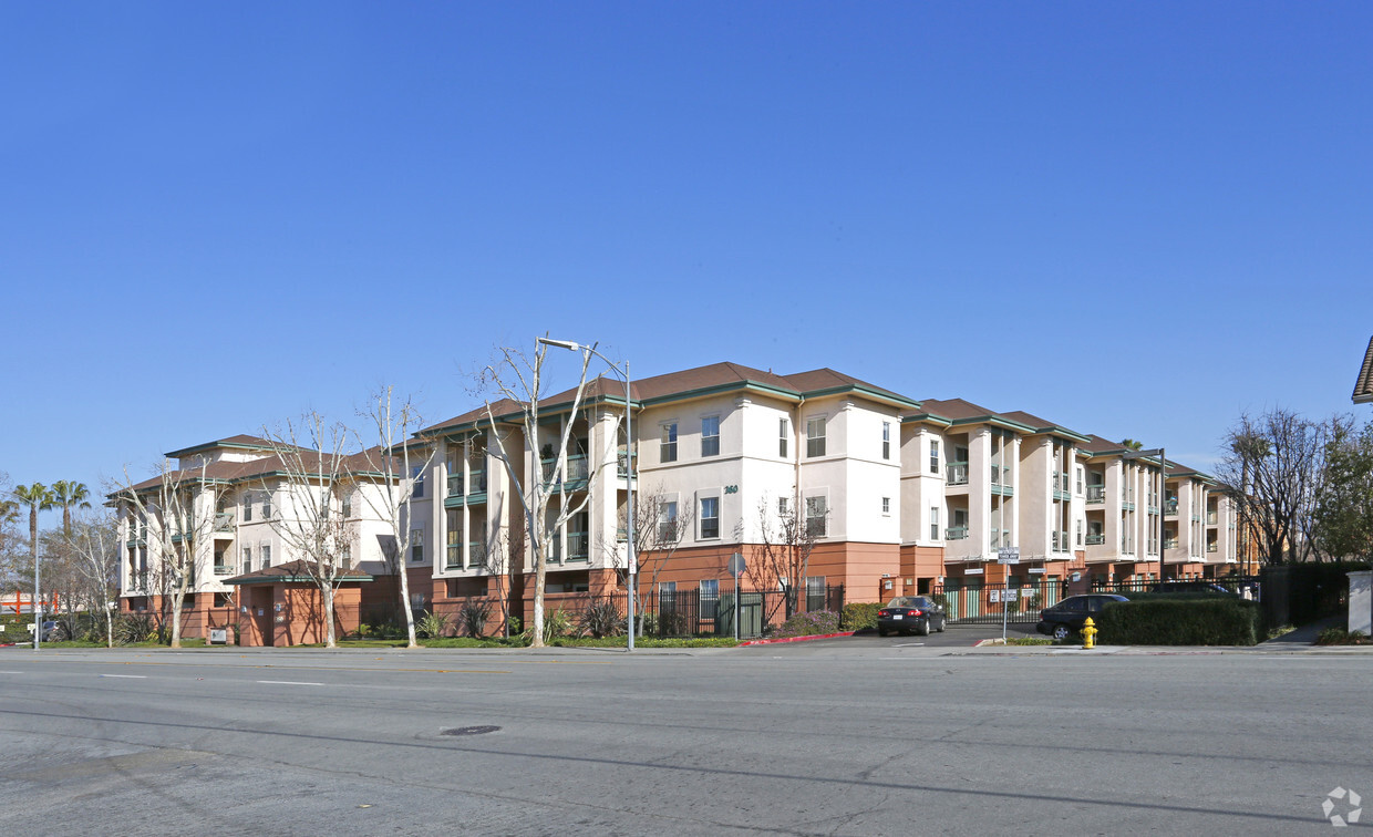 Primary Photo - Parkview Apartments