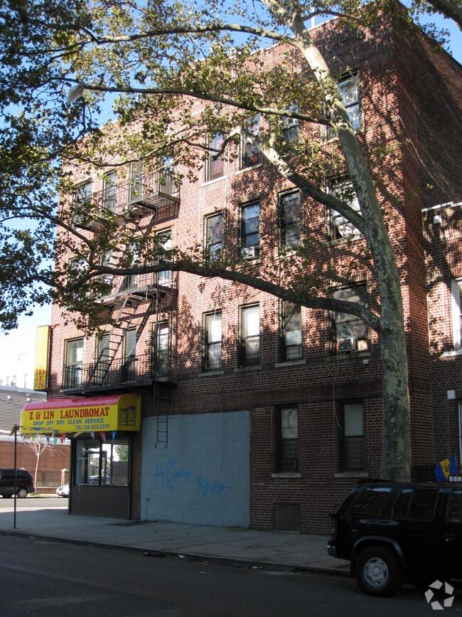 Building Photo - 482 Riverdale Ave