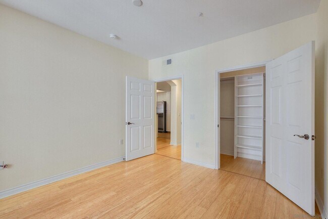Foto del edificio - Beautiful 1 bedroom, 1 bath condo in La Jo...