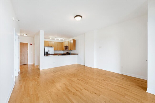 Foto del edificio - 451 W Huron St