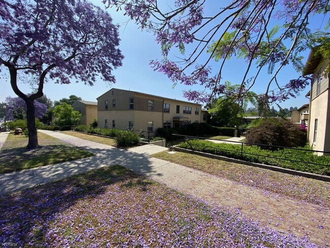 Building Photo - 1 br, 1 bath Apartment - 3340 Rowena Avenue D