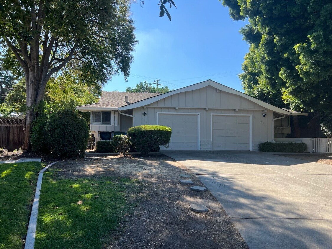 Foto principal - 307-309 CARRIAGE DR
