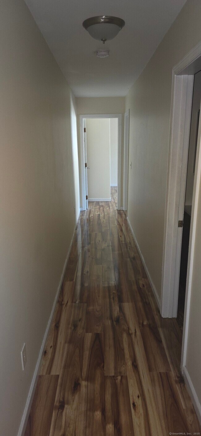 Foto del edificio - 1744 Thomaston Ave