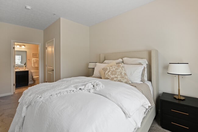 Building Photo - Residences at Golf Village