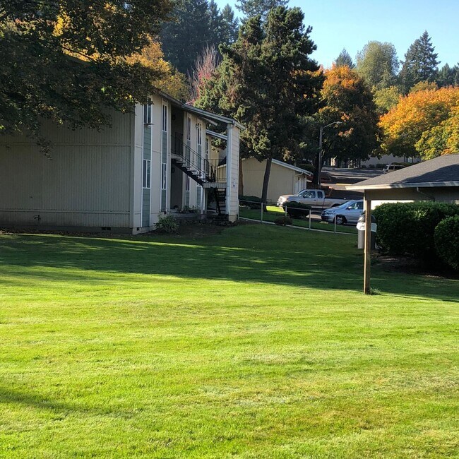 Building Photo - St. Johns 1 bedroom 1 bath in park-like setting.