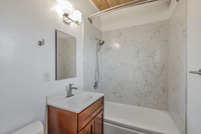 Foto del edificio - 2nd Floor 1Bed/1Ba Unit in El Cerrito - Re...