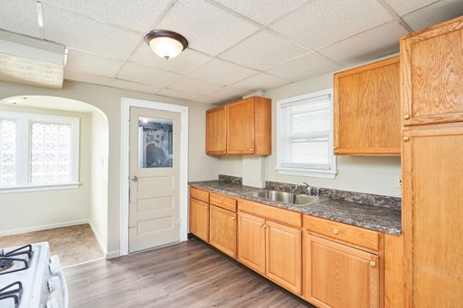 Foto del edificio - Beautifully remodeled 3 bed 1 bath colonial in East Akron !