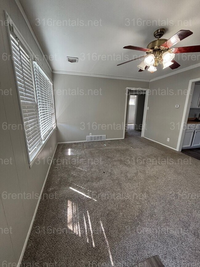 Foto del edificio - Three bed one bath House Available Now!