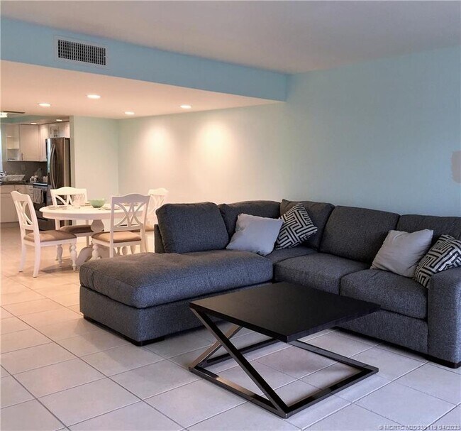 Building Photo - 11000 S Ocean Dr