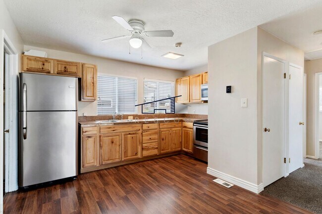 Foto del edificio - 167 4700 South