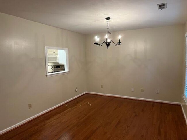 Foto del edificio - 1551 Woodcroft Dr