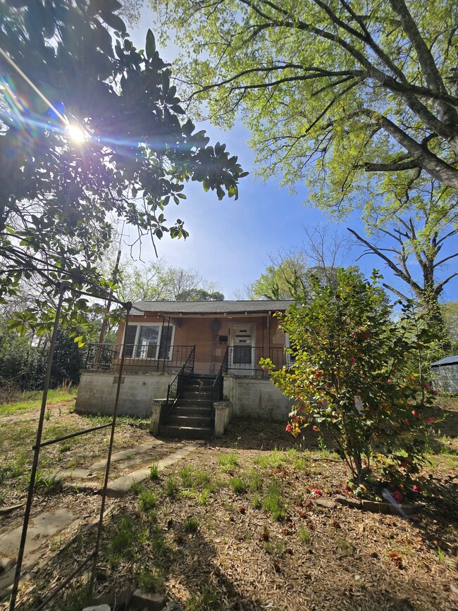 Building Photo - 212 N Hospital St