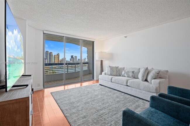 Foto del edificio - 19101 NE 36th Pl