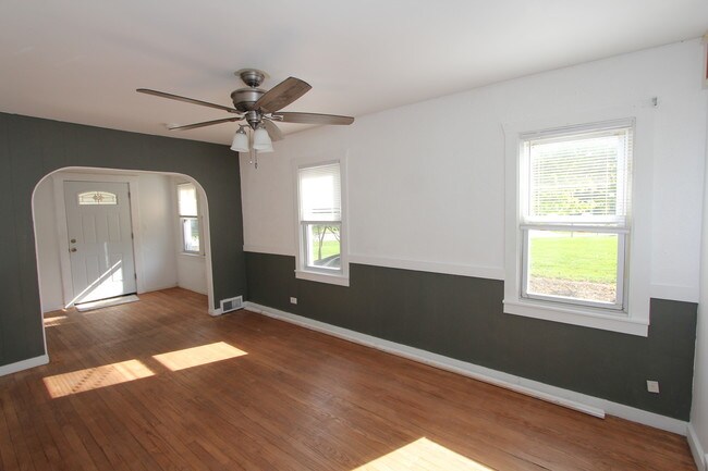 Foto del edificio - 421 Barrington Rd