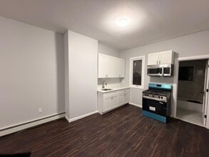 Building Photo - 906 Summit Ave