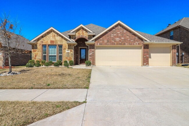 Building Photo - 3020 Oakcrest Dr