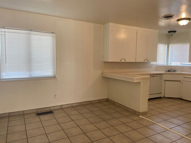 Foto del edificio - 211 W Camron Ave