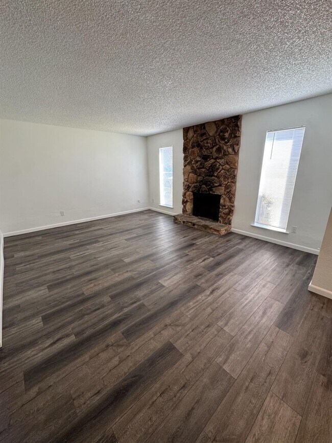 Foto del edificio - 2056 W Simpson Ave
