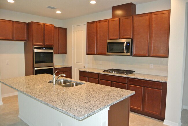 Building Photo - 17398 Bal Harbour Dr