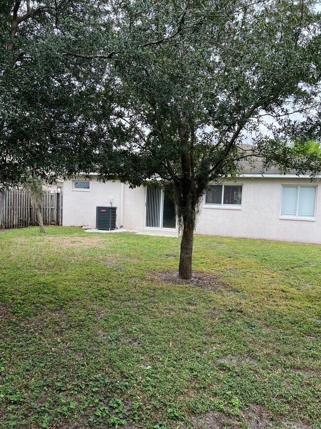 Building Photo - 6146 School House Ct
