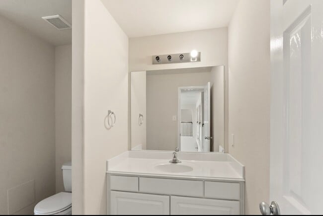 Building Photo - 21627 Cozy Hollow Ln