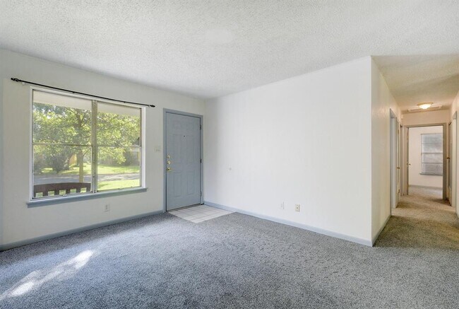 Foto del edificio - 4704 S Forest Dr