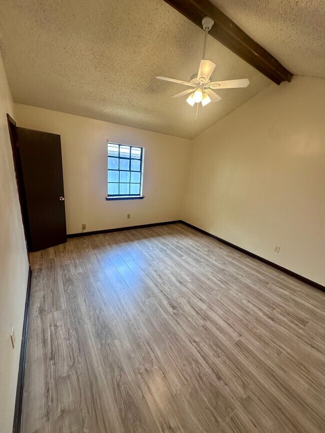 Foto del edificio - 1628 Alexander Ct