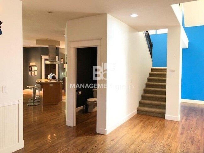 Foto del edificio - Beautiful Open Floorplan- Backyard Oasis, ...