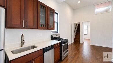 Building Photo - FRANKLIN AVENUE / 2-Bed 1/Bed / Loft Space / AVAILABLE OCTOBER 1st