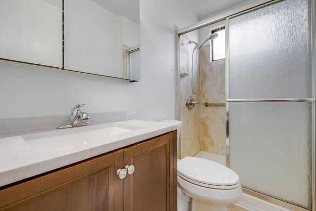 Foto del edificio - Charming Single-Story 3 Bed Home Two Car Garage & Spacious Yard!